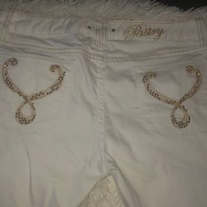 White pastry jeans